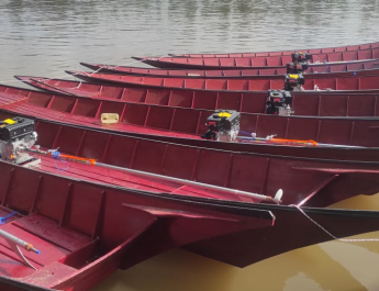 Dinas Perikanan Kabupaten Kutai Barat Salurkan Bantuan Mesin dan Perahu untuk Meningkatkan Produktivitas Nelayan di Kecamatan Melak